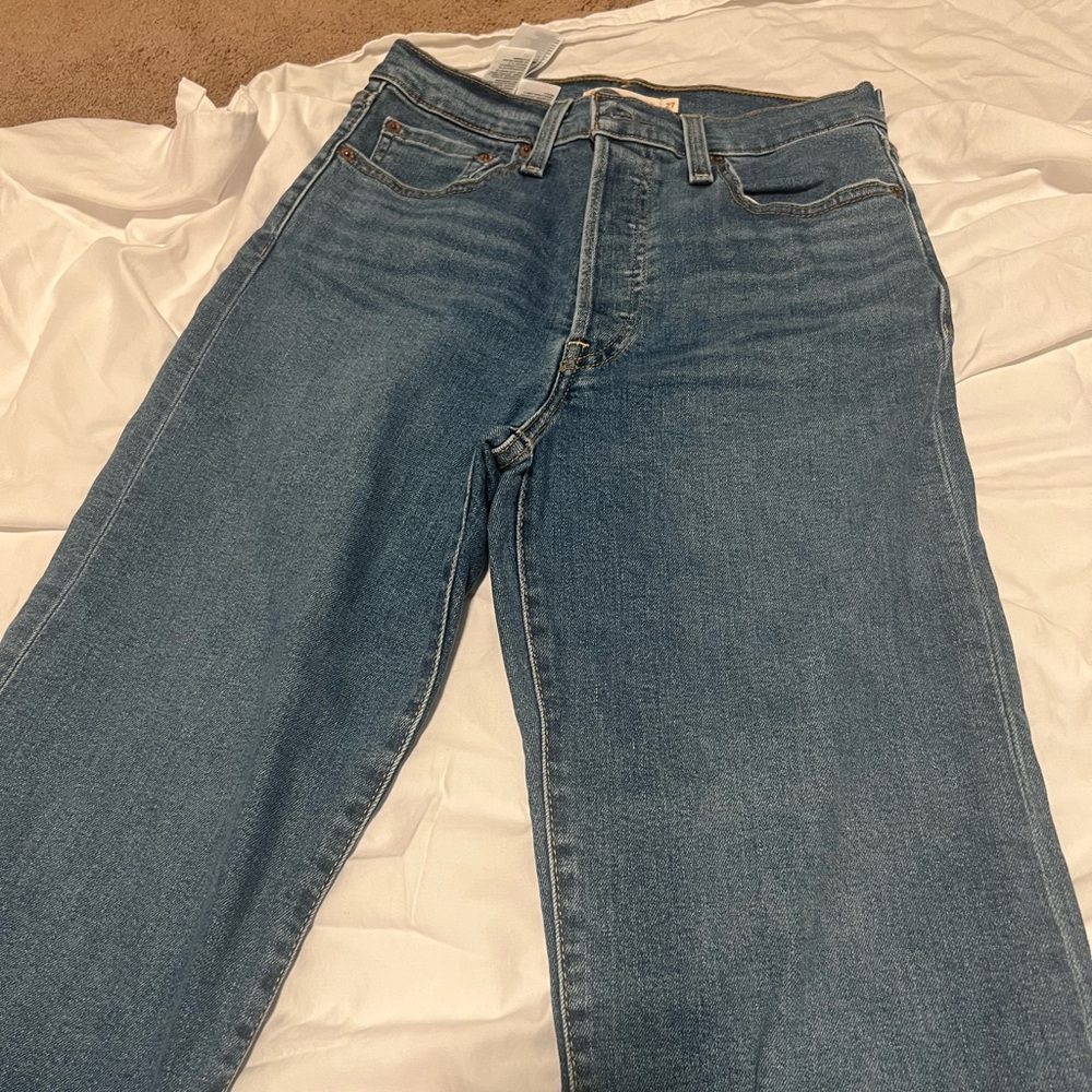 Levi’s Ribcage straight ankle jeans! Size 27! NWOT!